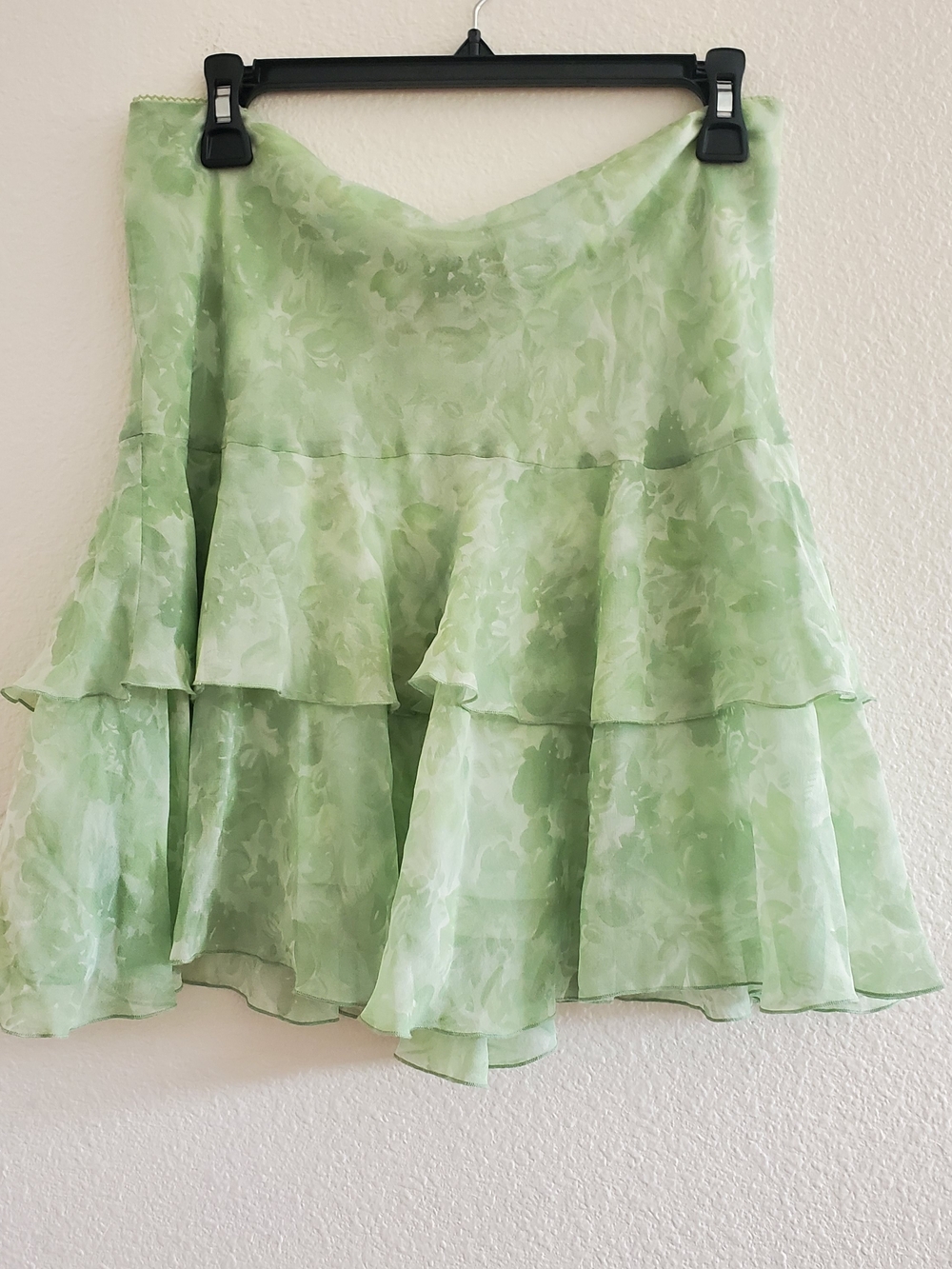 Petite Sophisticate Light Green Tiered Mini Skirt 100% Silk Shell Size 2